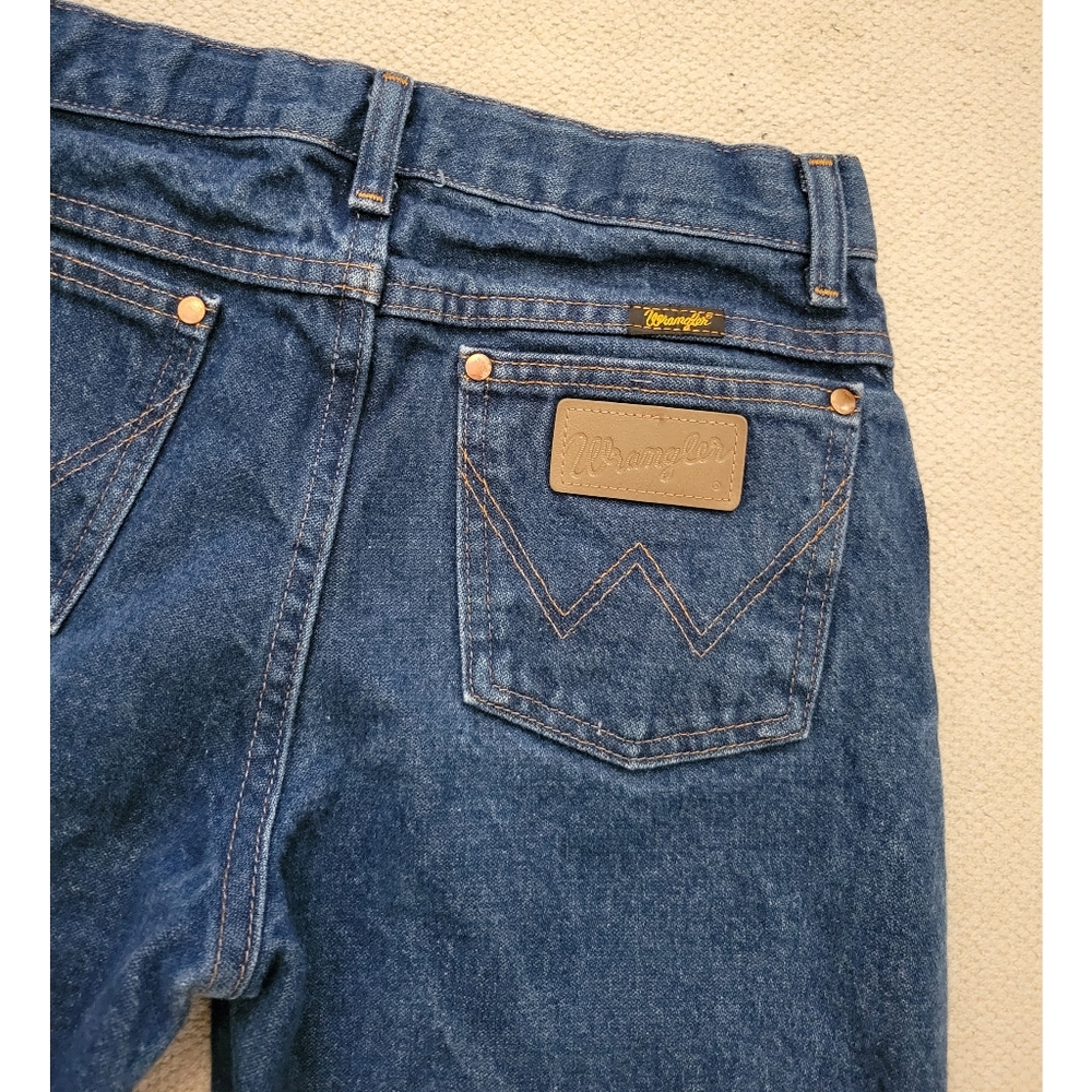 Youth wrangler style denim straight legs.  16 reg medium wash